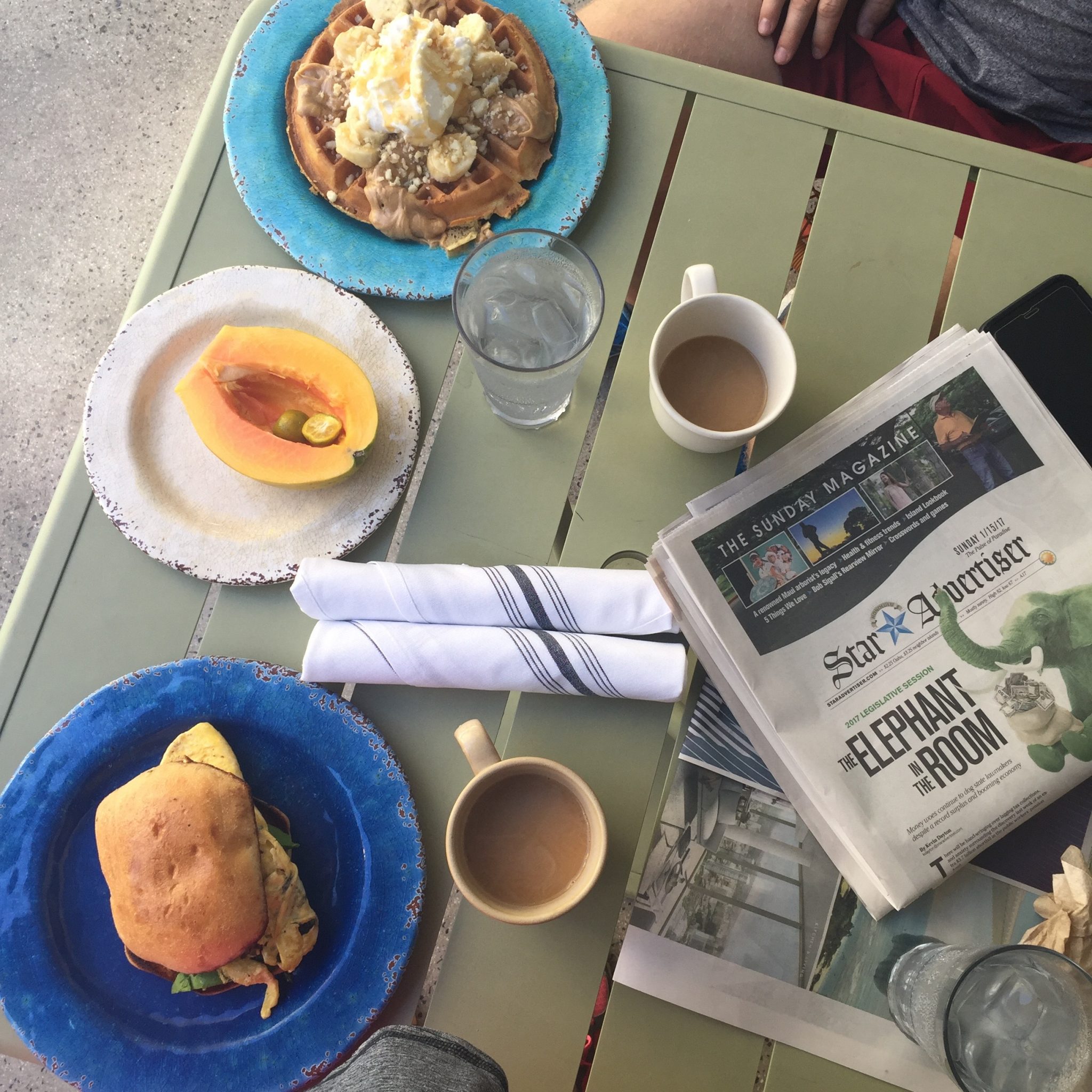 Best Brunch Spots Oahu - Whether you're craving french toast or acai bowls, these are the best spots for brunch on the Hawaiian Island of Oahu - CommuniKait