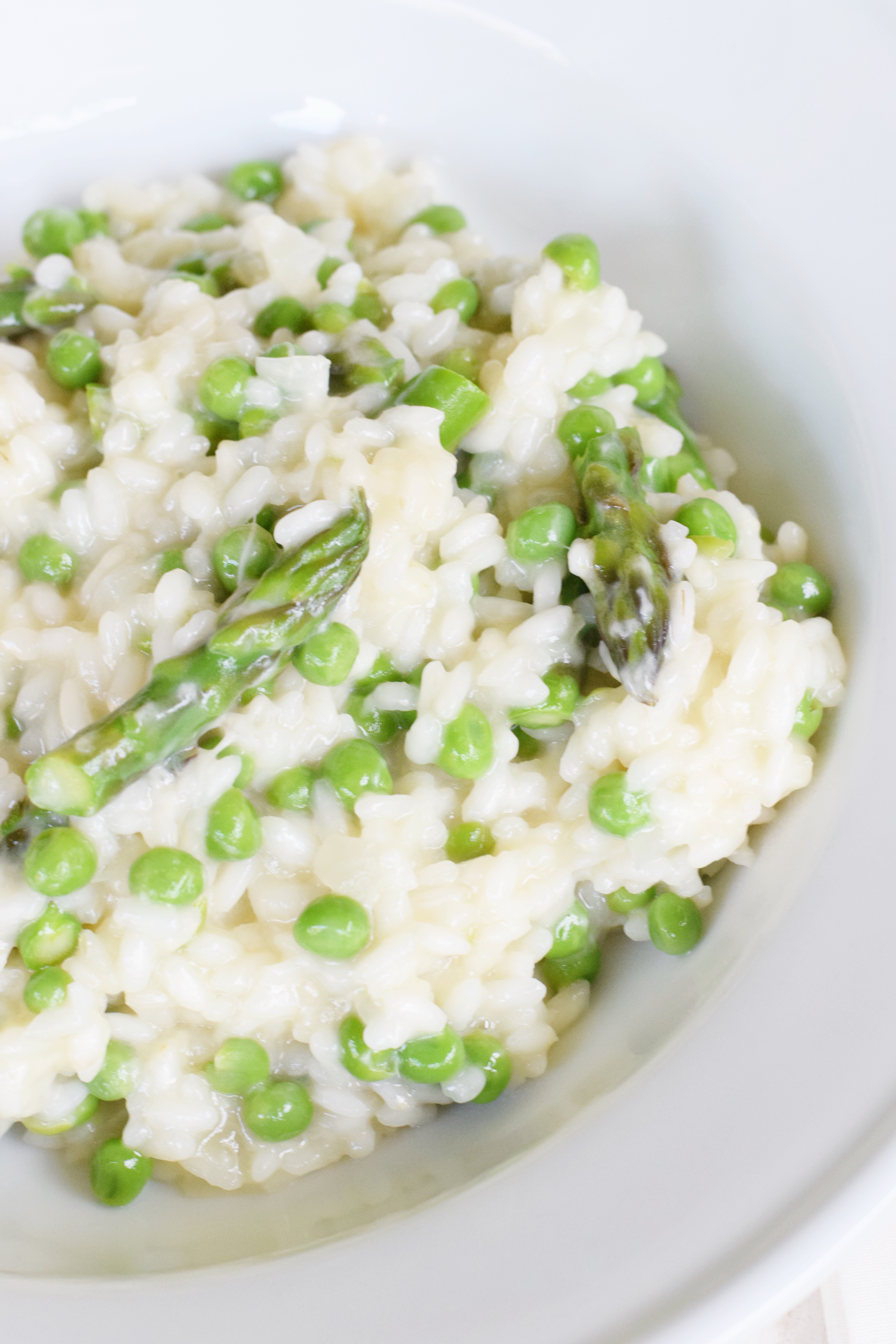 Creamy Asparagus Risotto - a gluten and dairy free twist on the traditional Italian meal - Dinner Idea - Vegetarian - Vegan - Communikait