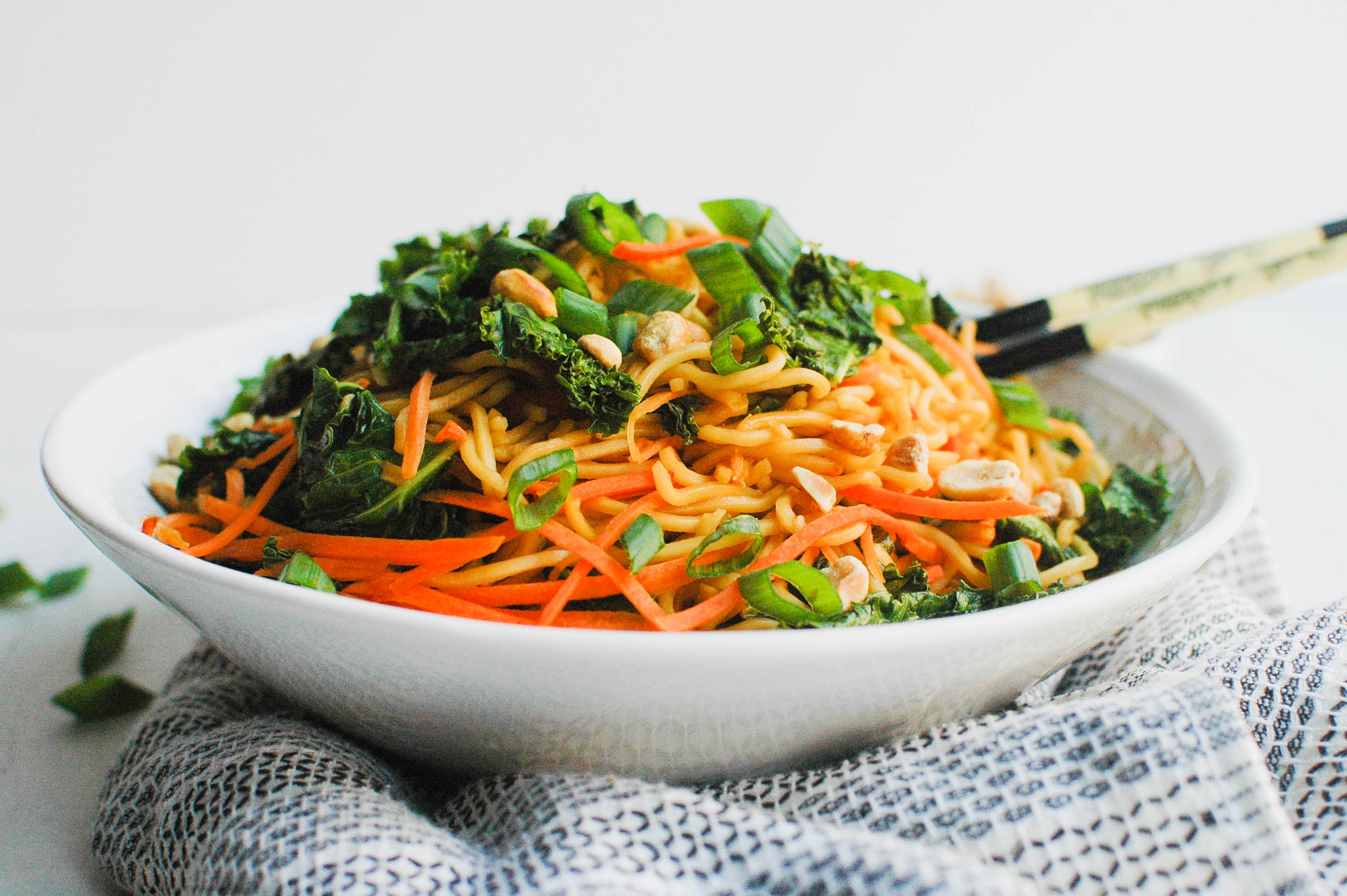 Spicy Kale Soba Noodle Bowl - Bright, flavorful, healthy, and just the right amount of heat, this vegetarian lunch or dinner recipe is sure to please! | Soba Bowl - Soba Noodle Bowl Recipe - Easy Soba Noodle Bowl Recipe - Soba Noodle Bowl - Vegetarian Recipe 