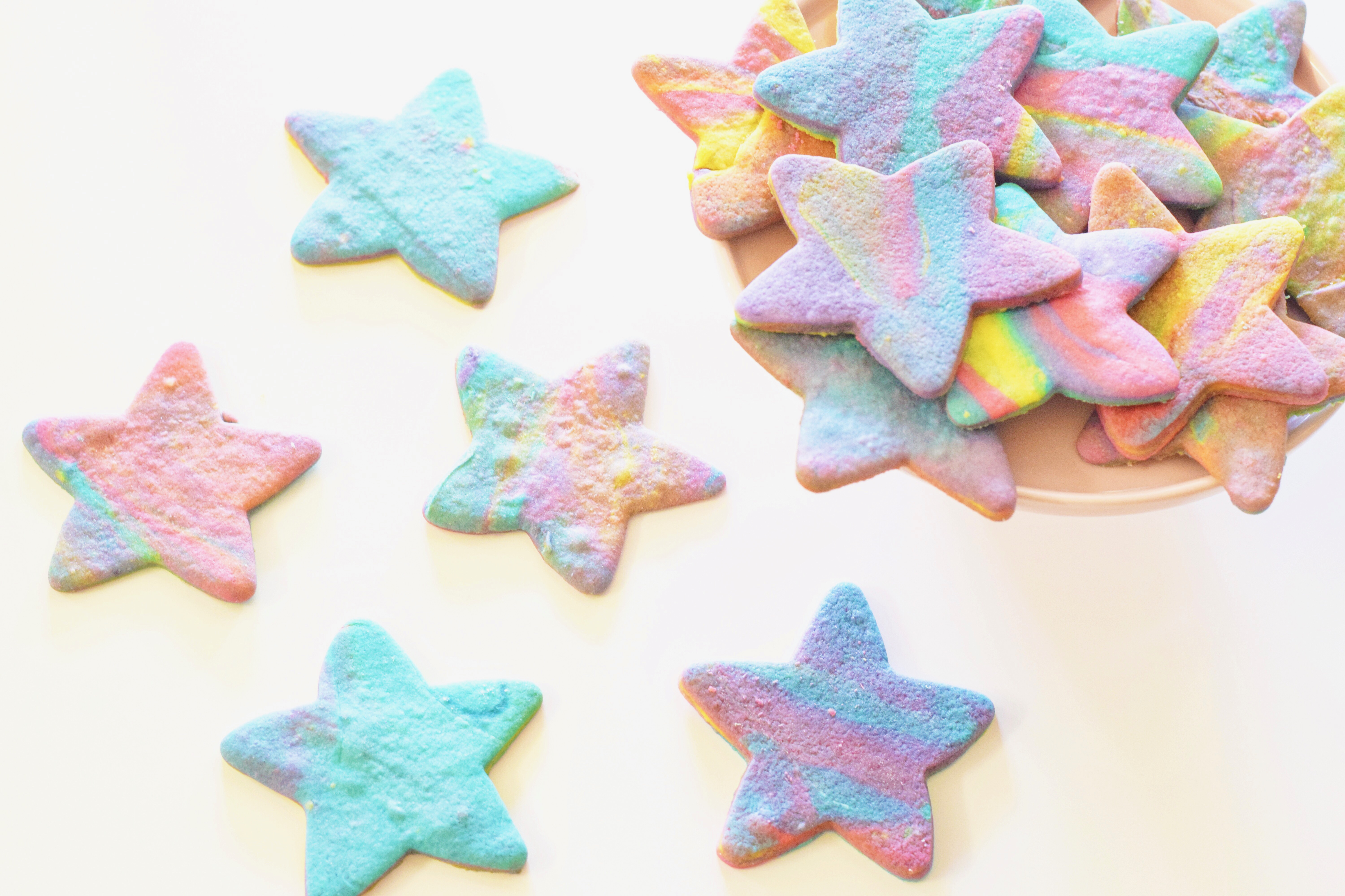 Northern Lights Sugar Cookies - Super-easy classic sugar cookies inspired by the beautiful Aurora Borealis, or Northern Lights, sky show! | Tie Dye Sugar Cookies - Best Ever Sugar Cookies - Easy Sugar Cookies - Northern Lights Cookies 