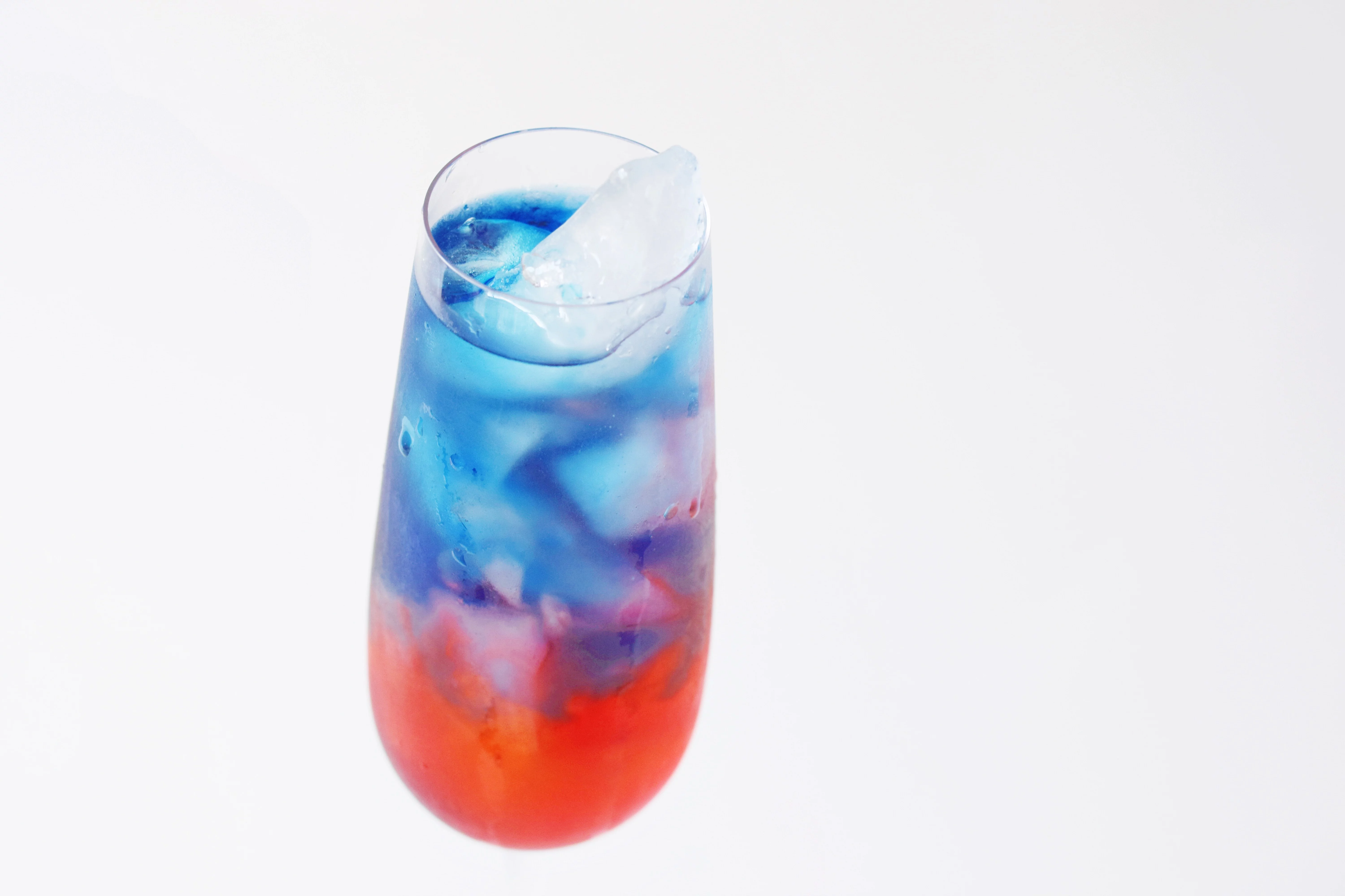 Flirty Firecracker Cocktail - 4th of July - Patriotic Drink - Communikait by Kait Hanson #patriotic #cocktail #recipe #4thofJuly #fourthofjuly #drink