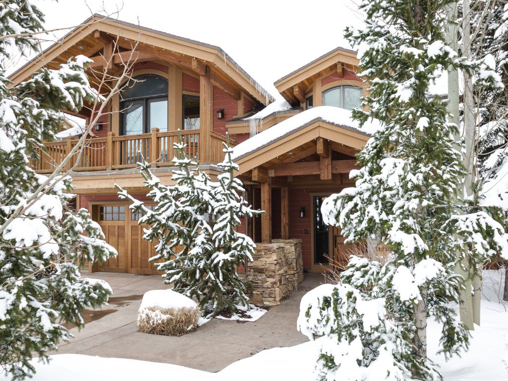 10 HomeAway + VRBO Rentals I've Been Dreaming About For A Winter Escape - Park City - Vail - New York City - Lake Tahoe - HomeAway Rental Homes - Winter Vacation Ideas - Best Places To Visit In Winter - Travel Blog - Winter Travel Inspiration - Communikait by Kait Hanson