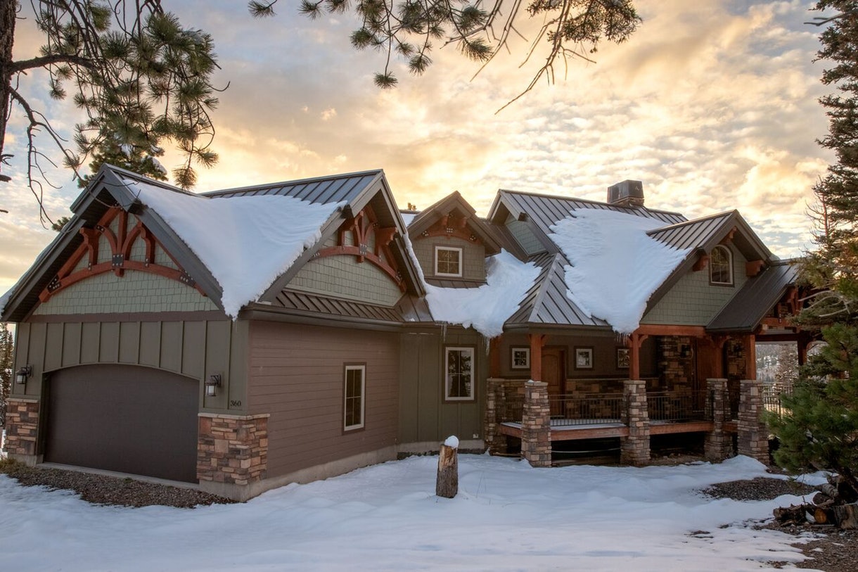 10 HomeAway + VRBO Rentals I've Been Dreaming About For A Winter Escape - Park City - Vail - New York City - Lake Tahoe - HomeAway Rental Homes - Winter Vacation Ideas - Best Places To Visit In Winter - Travel Blog - Winter Travel Inspiration - Communikait by Kait Hanson