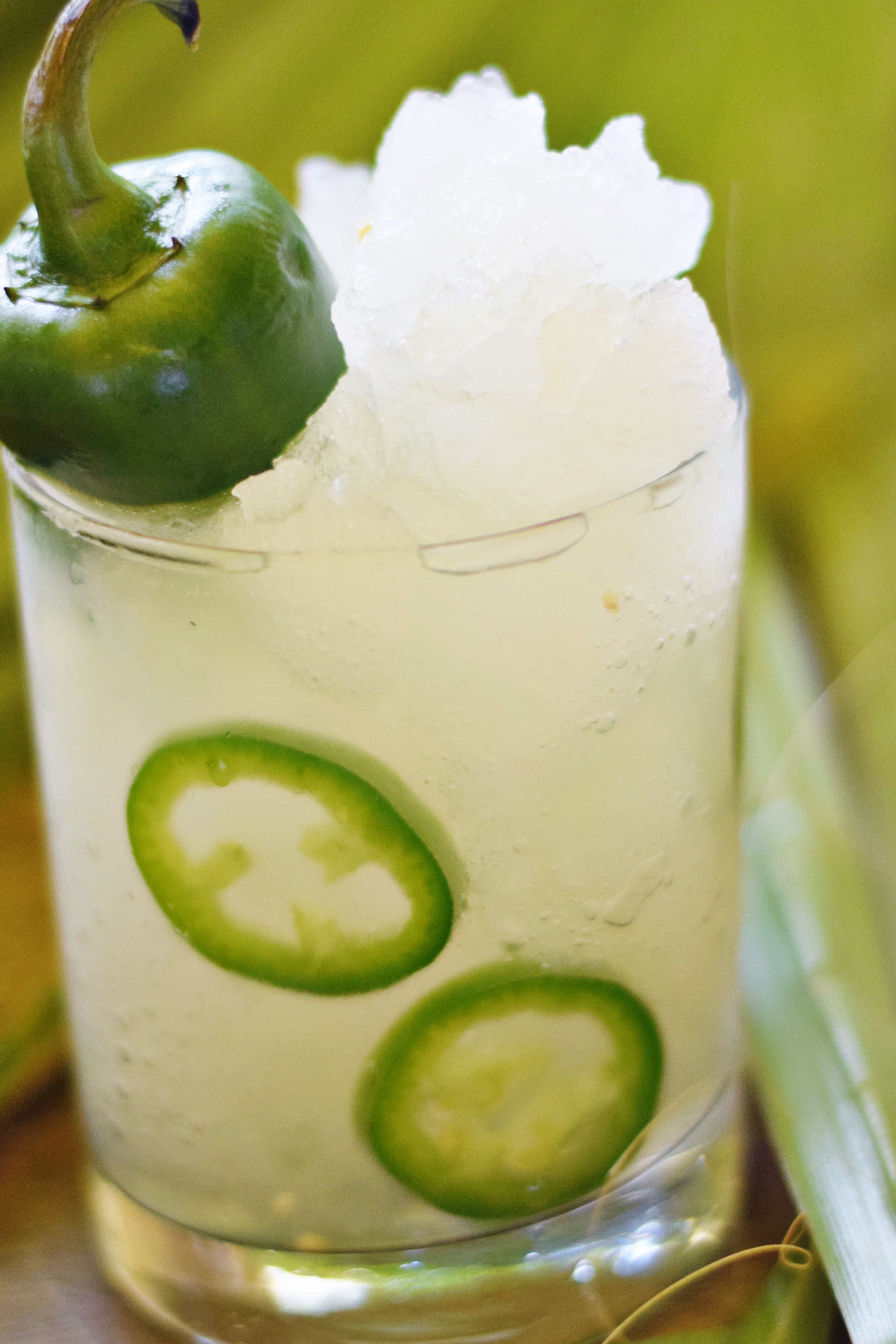 FROZEN JALAPENO LEMONADE - A refreshing frozen mocktail or cocktail that brings a sour punch of lemonade with a spicy jalapeño aftertaste! | Jalapeño Lemonade - Lemonade Cocktail - Lemonade Mocktail - Jalapeño Lemonade Cocktail - Summer Cocktail - Easy Cocktail - #cocktail #summer #recipe