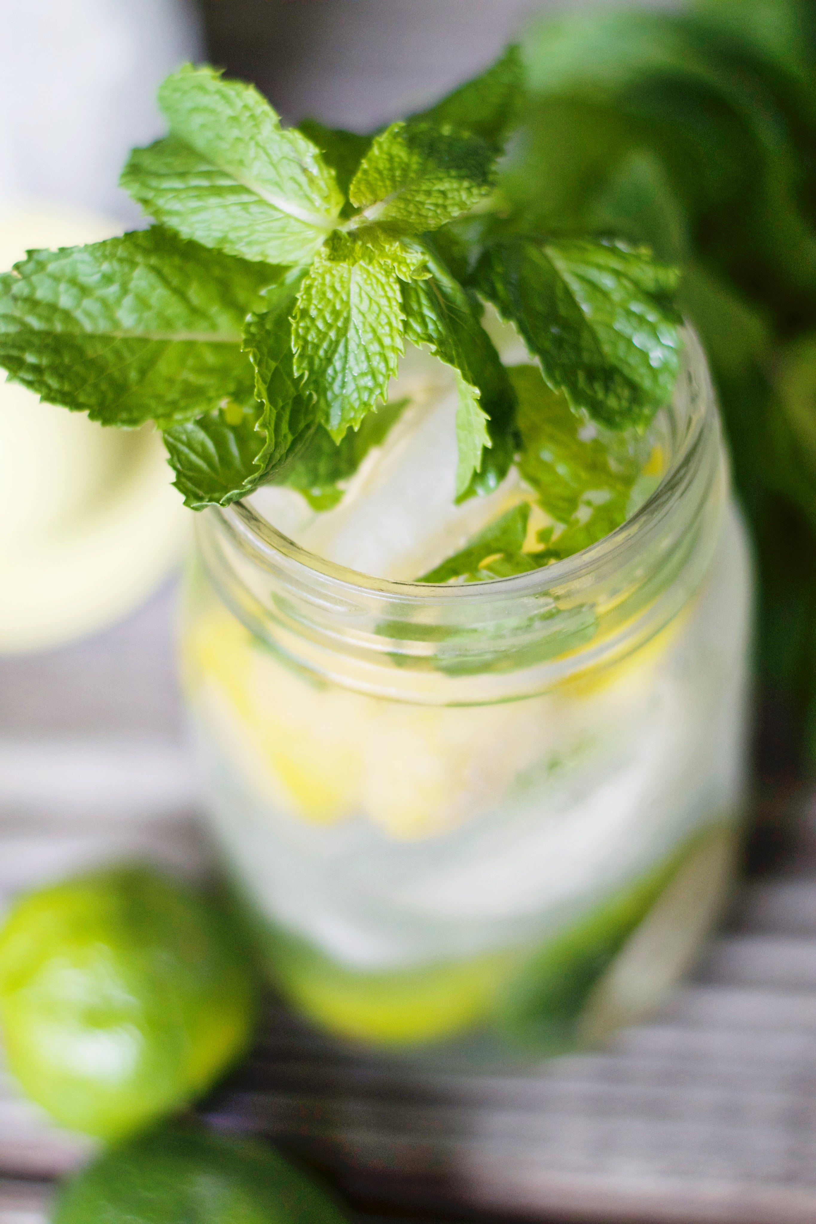 Mango Lime Spritz - An easy and light mango cocktail made with White Claw Pure Hard Seltzer and infused with lime and mint! | White Claw Hard Seltzer Cocktails - Spiked Seltzer cocktails - Mango Cocktails - Summer Cocktails - Easy Summer Cocktail Recipes - Lime and Mint Cocktail 