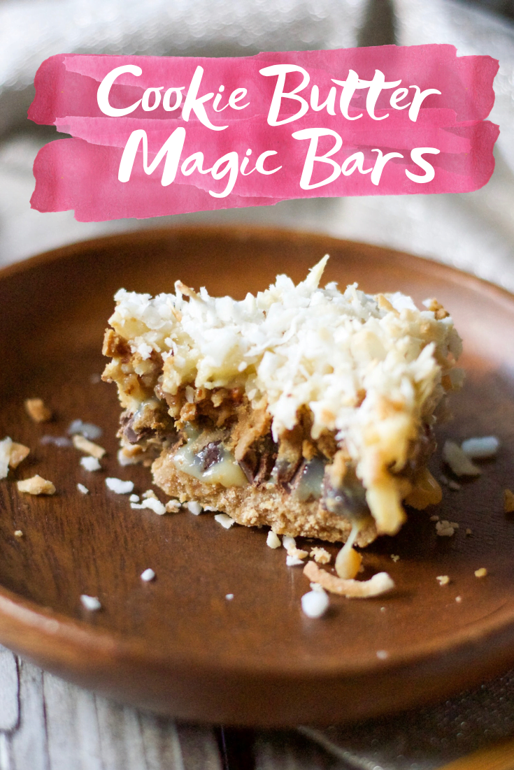 5 Layer Cookie Butter Bars - A delicious layered bar recipe that incorporates a graham cracker crust, chocolate chips and crunchy Cookie Butter! | Layer Bars Recipe - 5 Layer Bar Recipe - 5 Layer Bars - Magic Bars - 7 Layer Bar Recipe - 7 Layer Bars - 5 Layer Magic Bars #recipe 