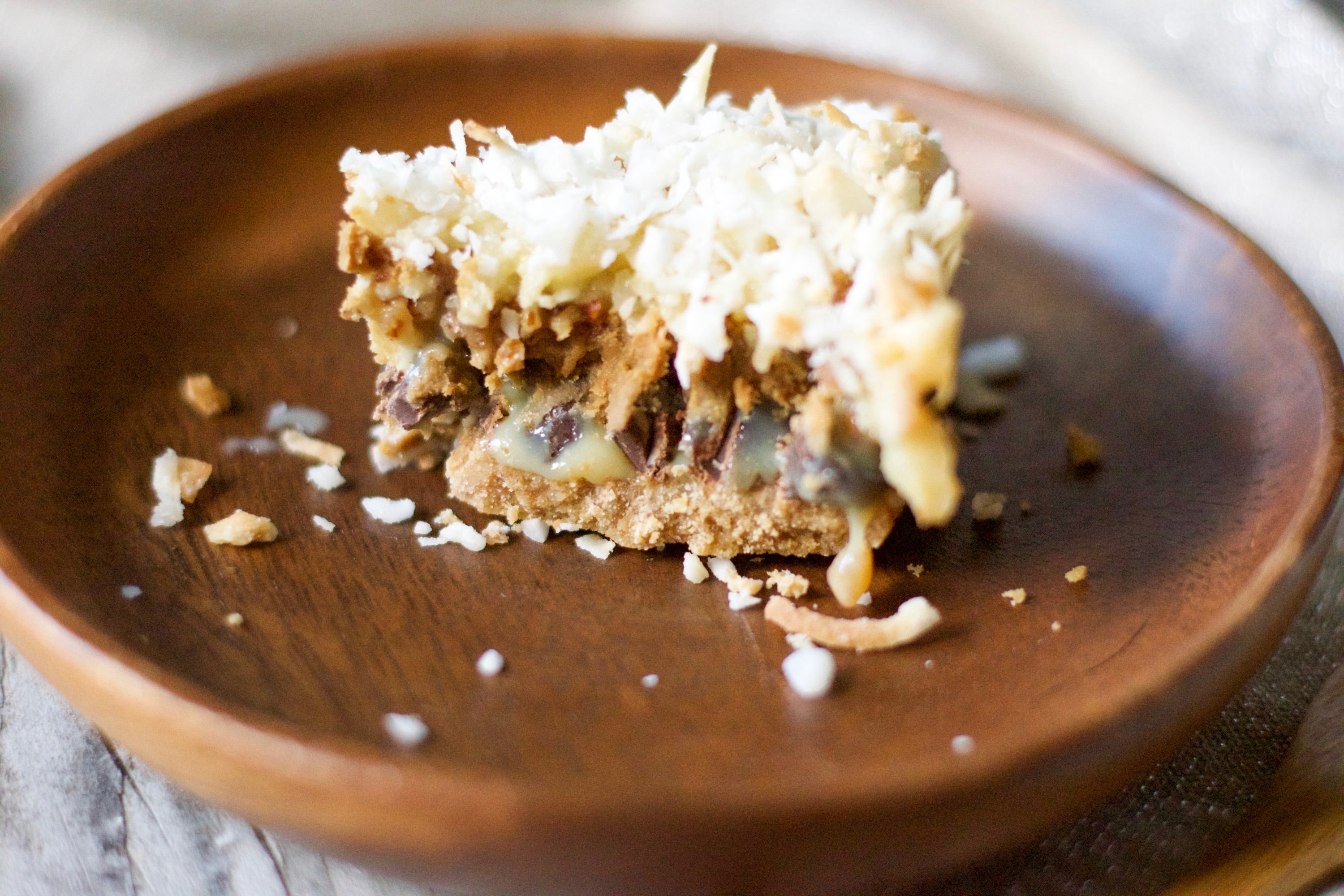 5 Layer Cookie Butter Bars - A delicious layered bar recipe that incorporates a graham cracker crust, chocolate chips and crunchy Cookie Butter! | Layer Bars Recipe - 5 Layer Bar Recipe - 5 Layer Bars - Magic Bars - 7 Layer Bar Recipe - 7 Layer Bars - 5 Layer Magic Bars #recipe 