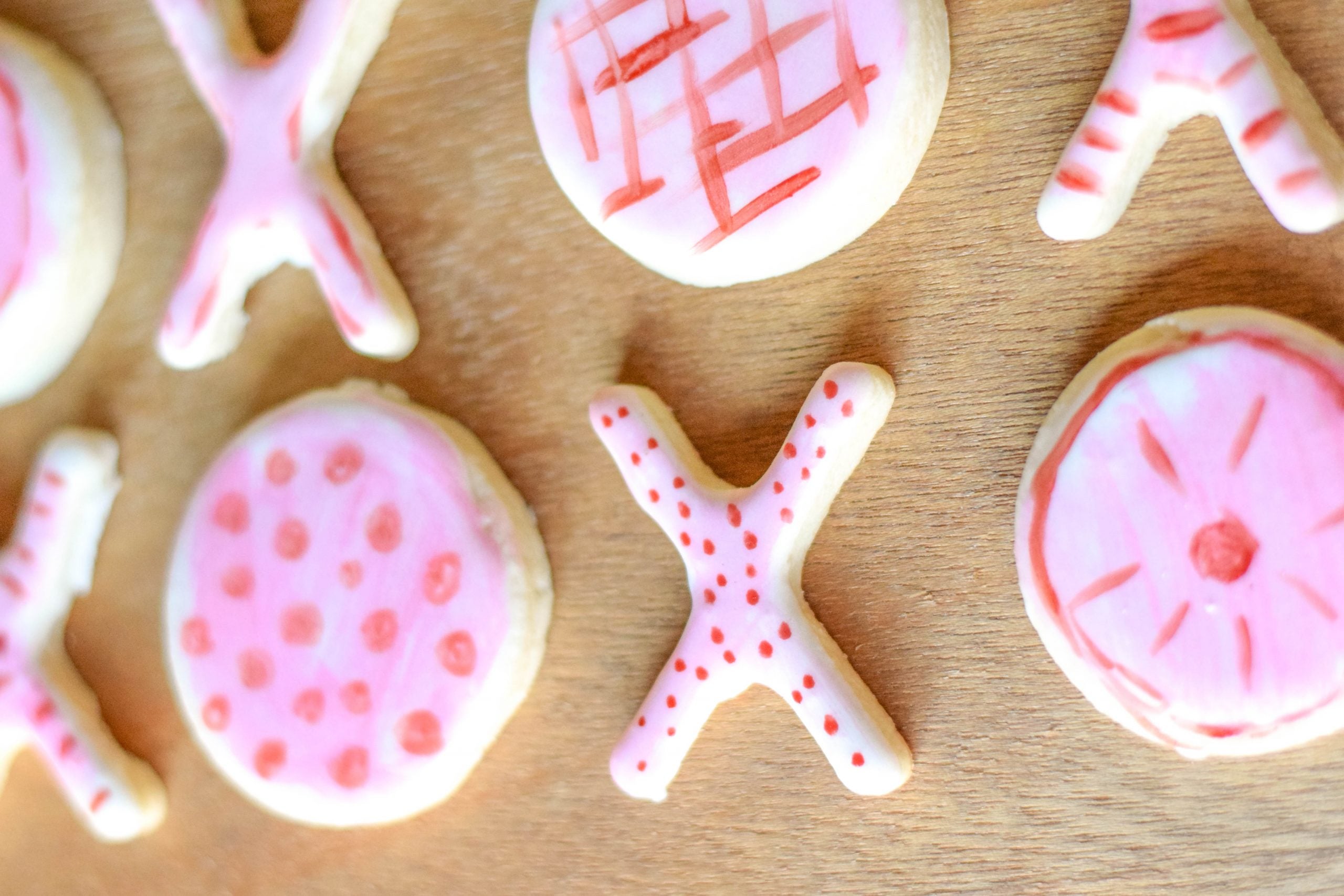XOXO Painted Sugar Cookies For Valentine's Day - Delicious hand painted sugar cookies that come together easily and will impress all your friends! | XOXO Cookies - Painted Sugar Cookies - Hand Painted Sugar Cookies - Valentine's Day Cookies - Paint Your Own Cookie