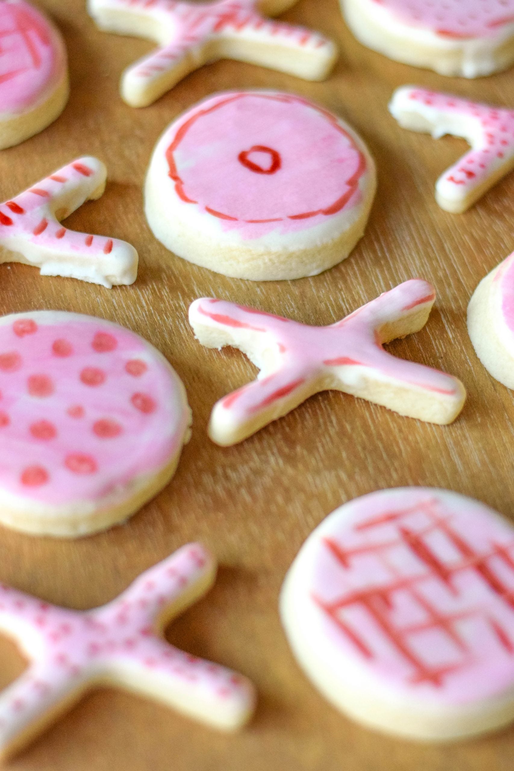 XOXO Painted Sugar Cookies For Valentine's Day - Delicious hand painted sugar cookies that come together easily and will impress all your friends! | XOXO Cookies - Painted Sugar Cookies - Hand Painted Sugar Cookies - Valentine's Day Cookies - Paint Your Own Cookie