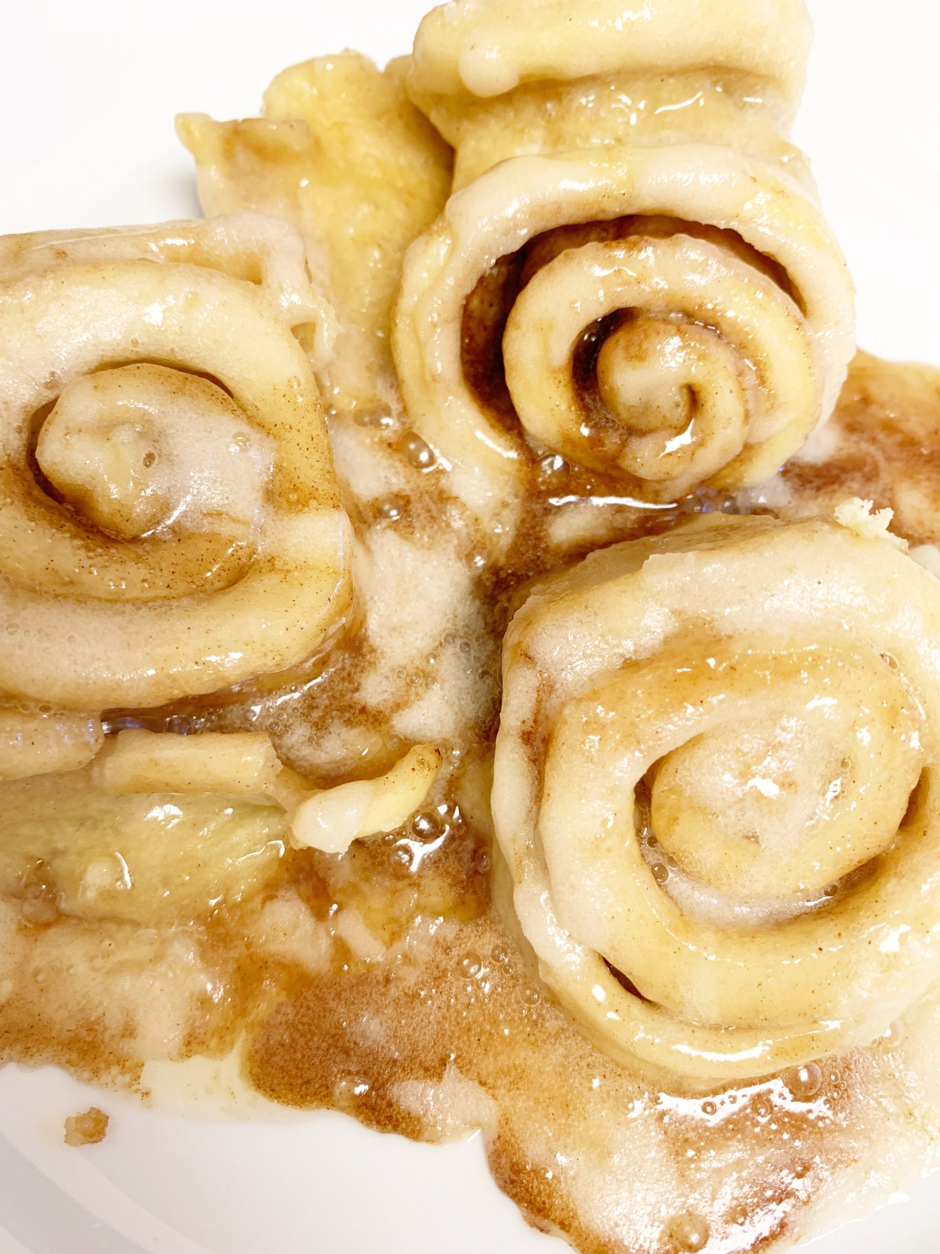 Easy Sourdough Cinnamon Rolls - An easy sourdough cinnamon rolls recipe using active sourdough starter discard instead of a yeast packet! | Sourdough Cinnamon Roll Recipe - Sourdough starter discard recipe - Homemade Sourdough Cinnamon Rolls 