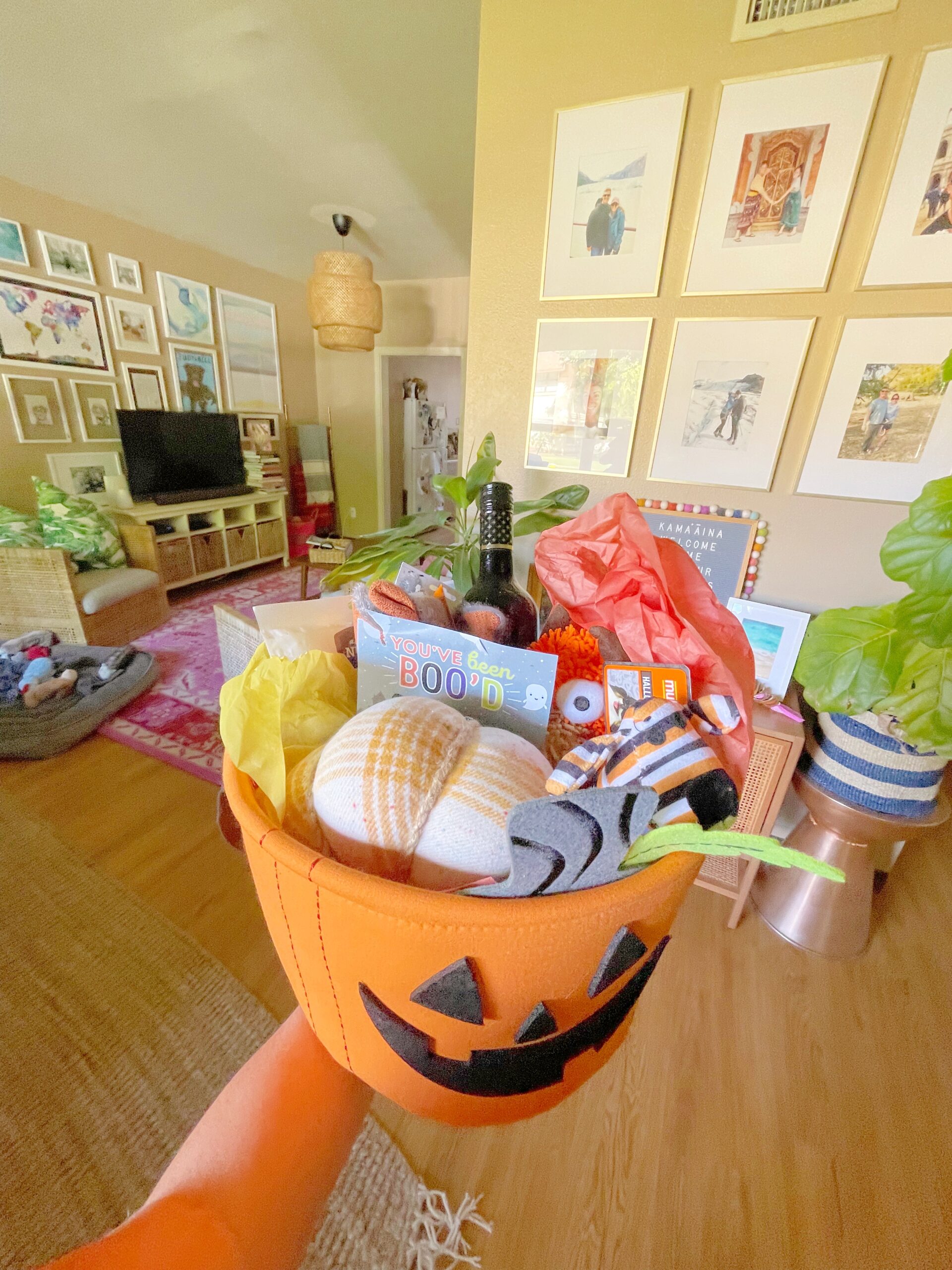 How To Boo Your Neighbor For Halloween - Have you been wanting to BOO your neighbor? I'm sharing more about this fun Halloween idea and what you need to get started! | Halloween ideas | Halloween BOO basket