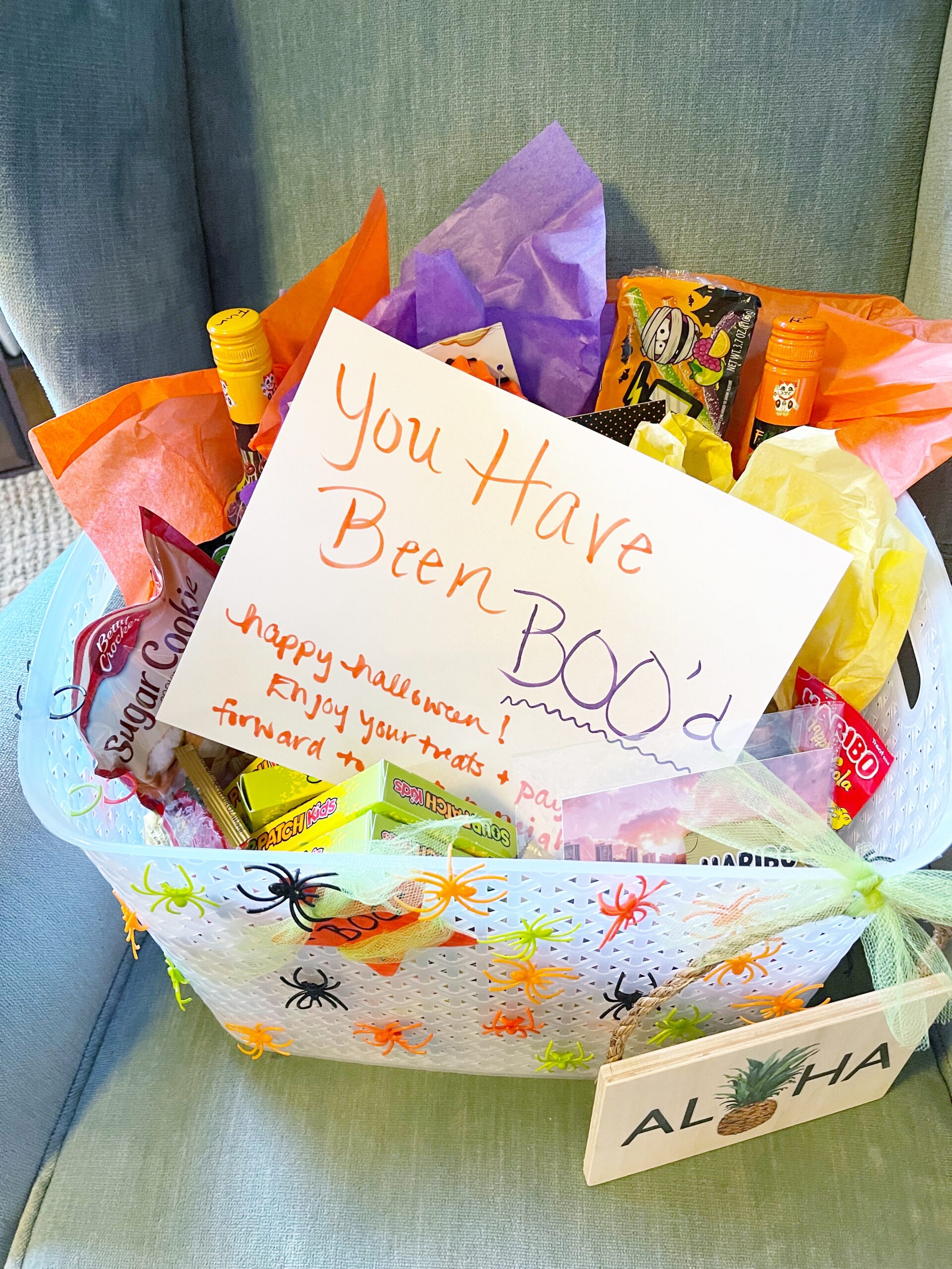 How To Boo Your Neighbor For Halloween - Have you been wanting to BOO your neighbor? I'm sharing more about this fun Halloween idea and what you need to get started! | Halloween ideas | Halloween BOO basket