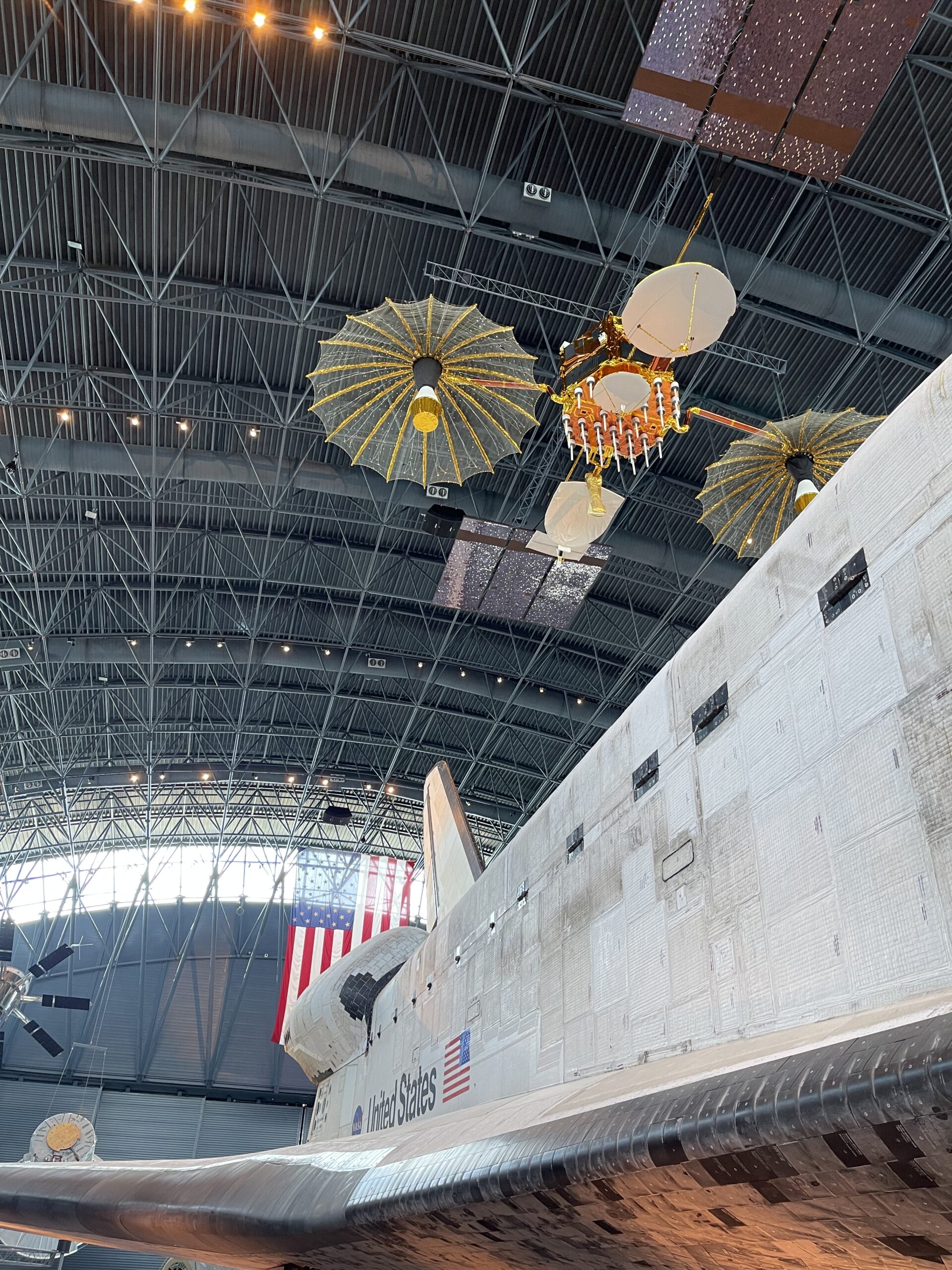 Space Shuttle Discovery - Steven F. Udvar-Hazy Center in Virginia